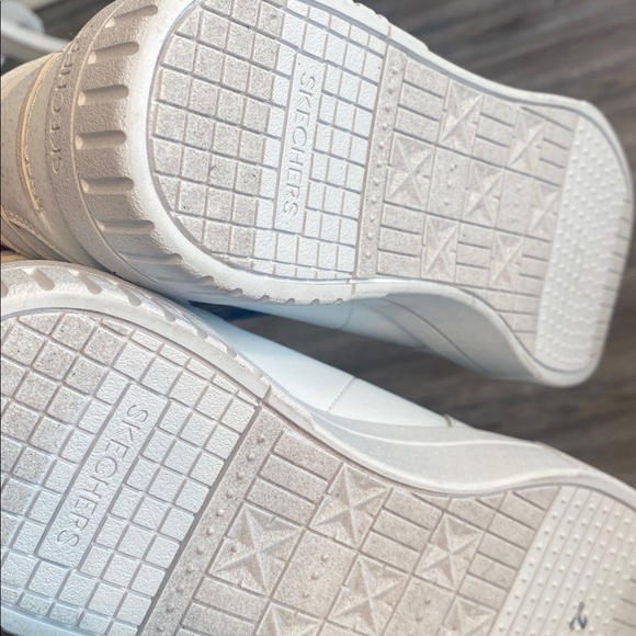 NWT SKECHERS White Court Classics Memory Foam Hi-Top Sneakers 9 - Picture 9 of 9